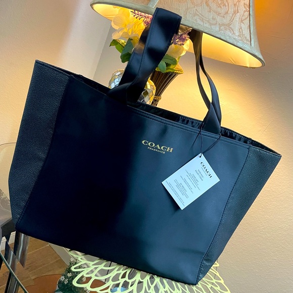 Coach - Picture 2 of 13